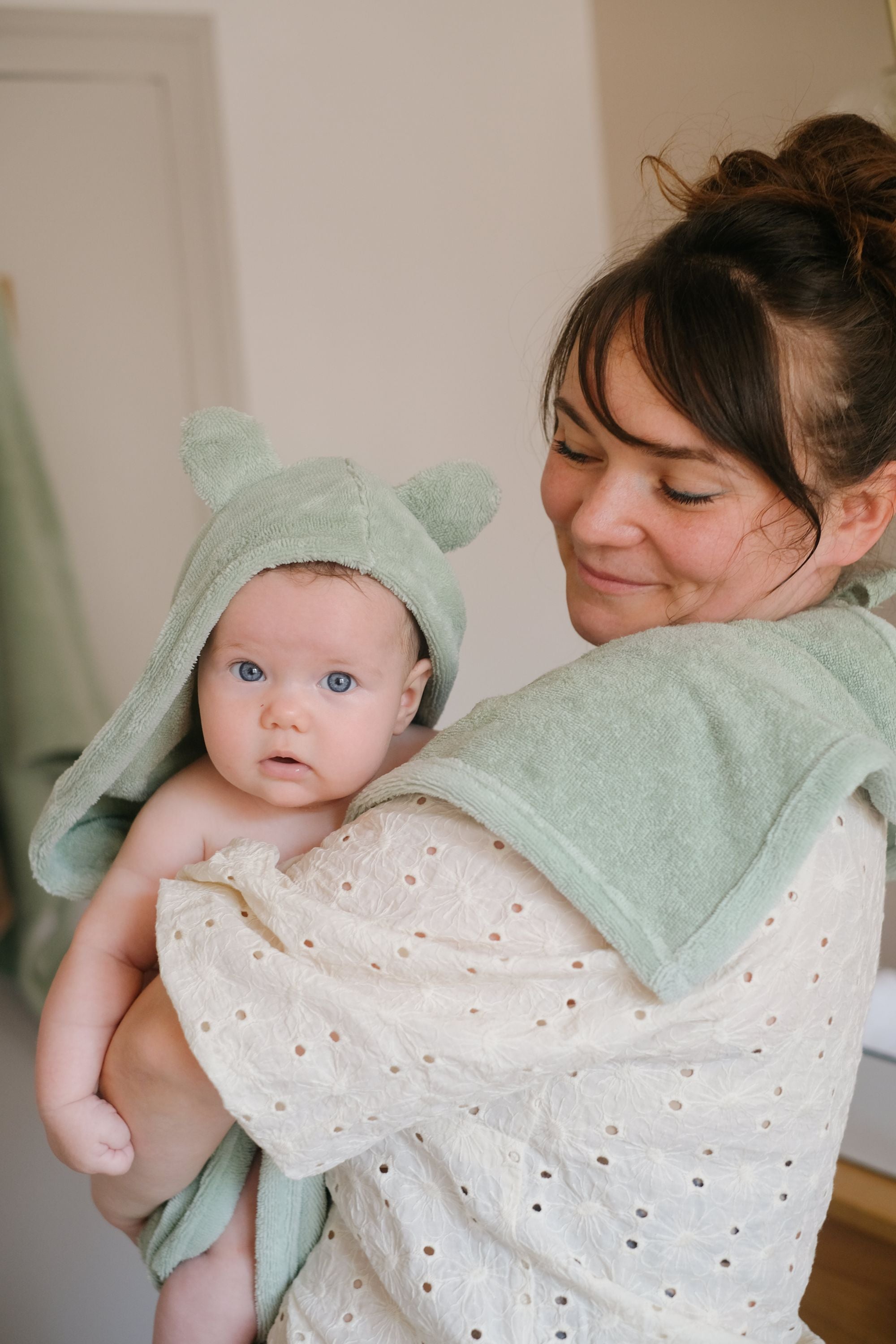 Bain Cocoon : Cape de Bain innovante, Amande