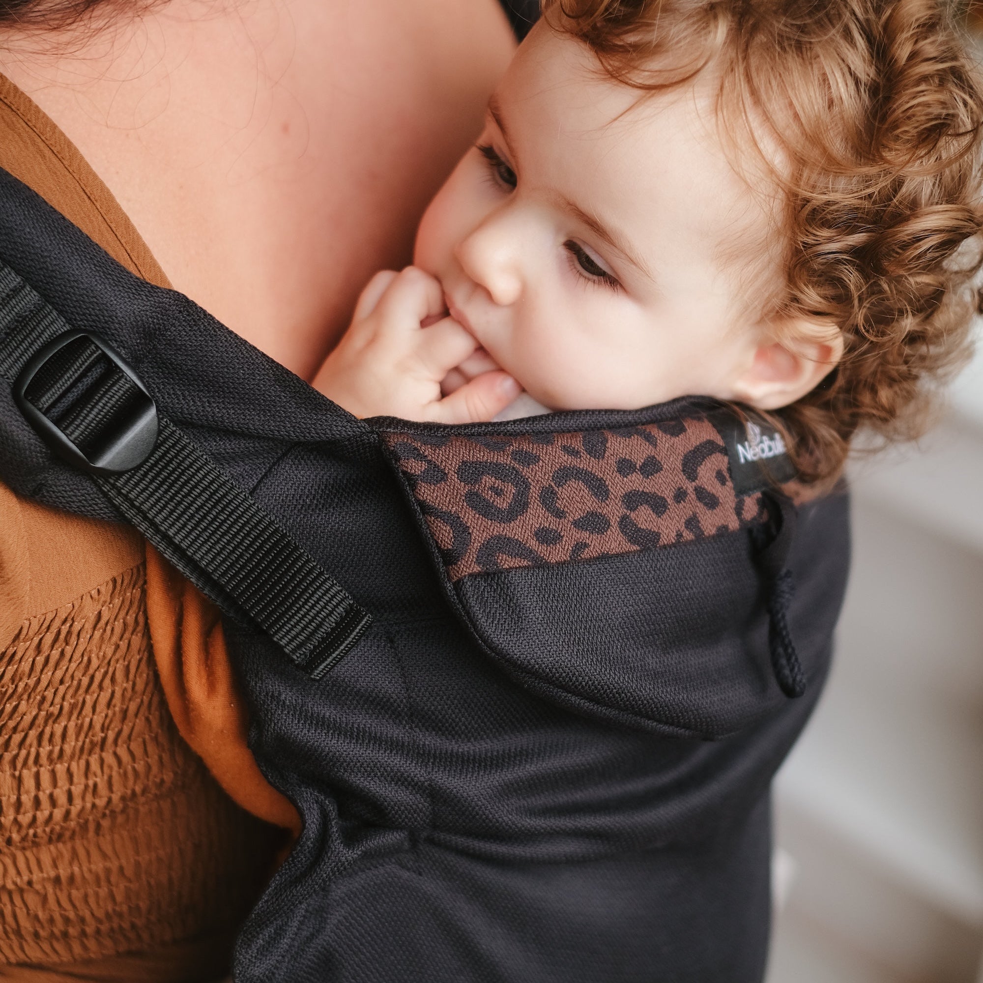 Porte-bébé Néo, Léopard