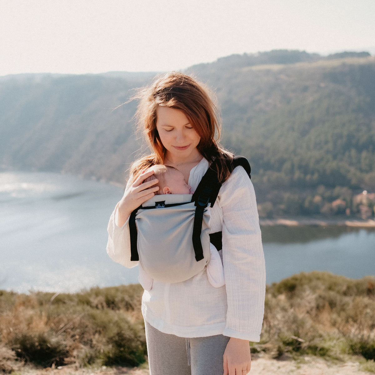 Preformed Baby Carrier My Neo: Easy Carry for the First Year of