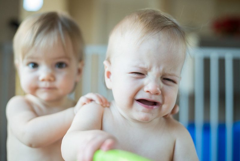 Faut-il laisser bébé pleurer ? Une nouvelle étude apporte la