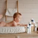 les soins essentiels du nouveau né : photo d'un bébé sur la table à langer