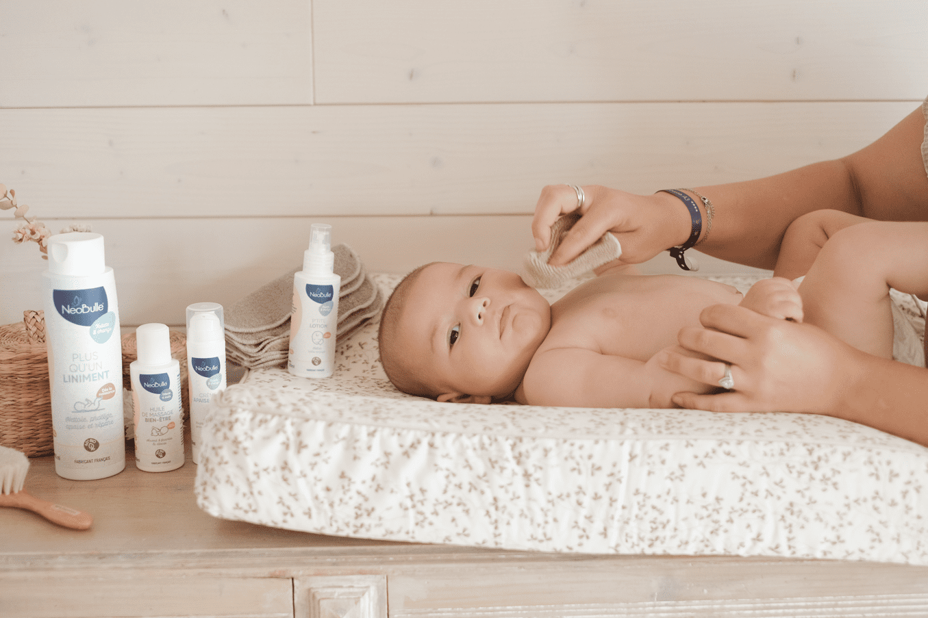 Peau sèche et bébé : que faire pour hydrater la peau de votre bébé l’hiver ?