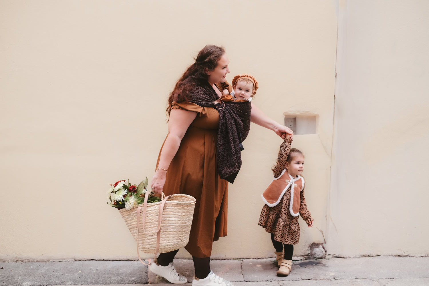 Le portage hanche : une ouverture sur le monde en toute sécurité