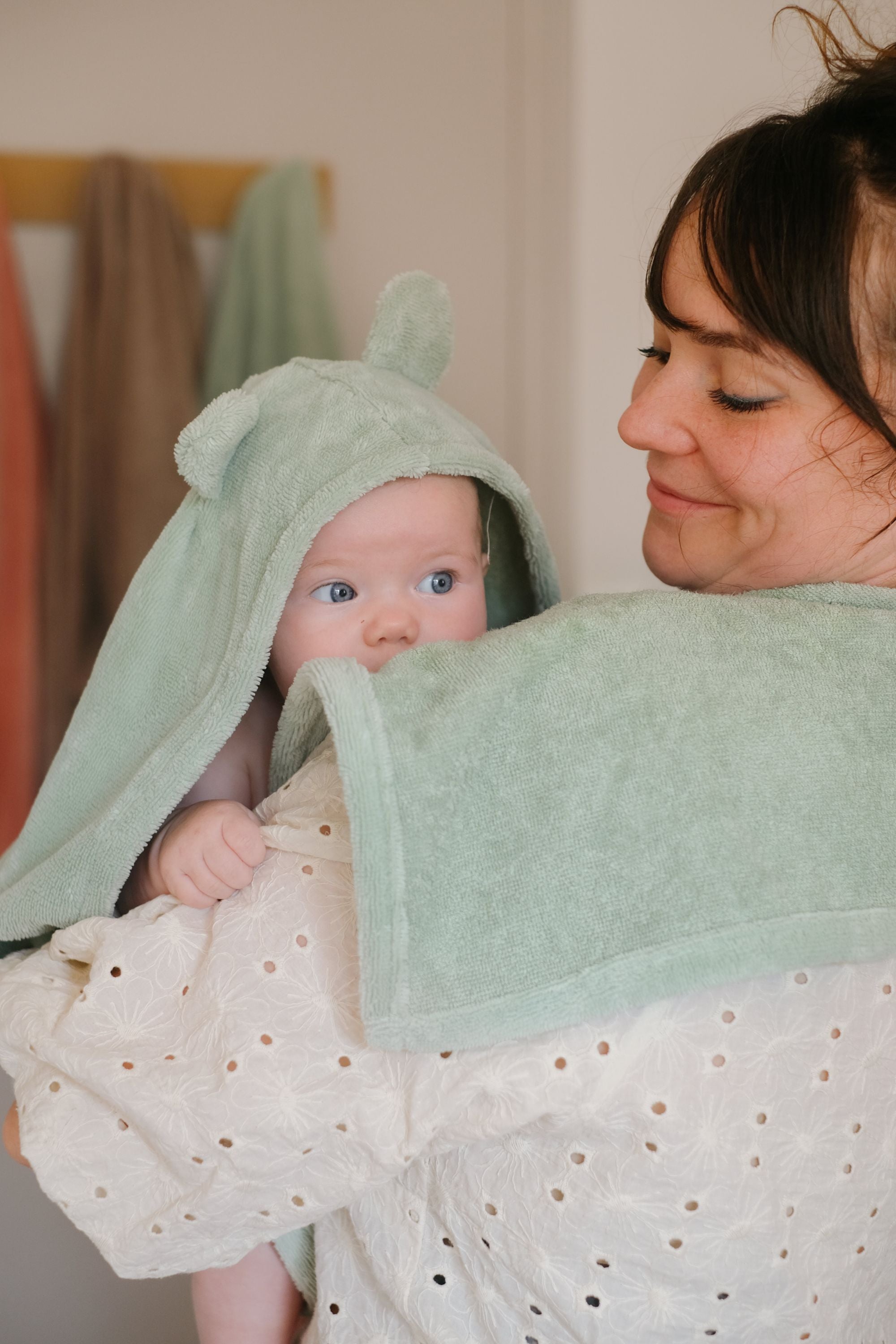 Bain Cocoon : Cape de Bain innovante, Amande