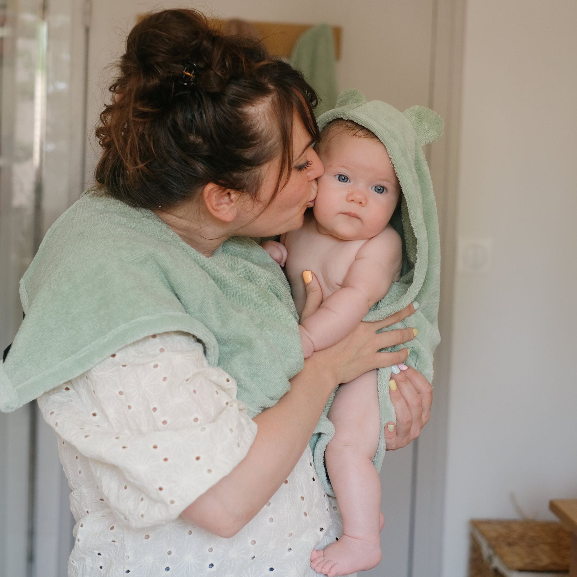 Bain Cocoon : Cape de Bain innovante, Amande