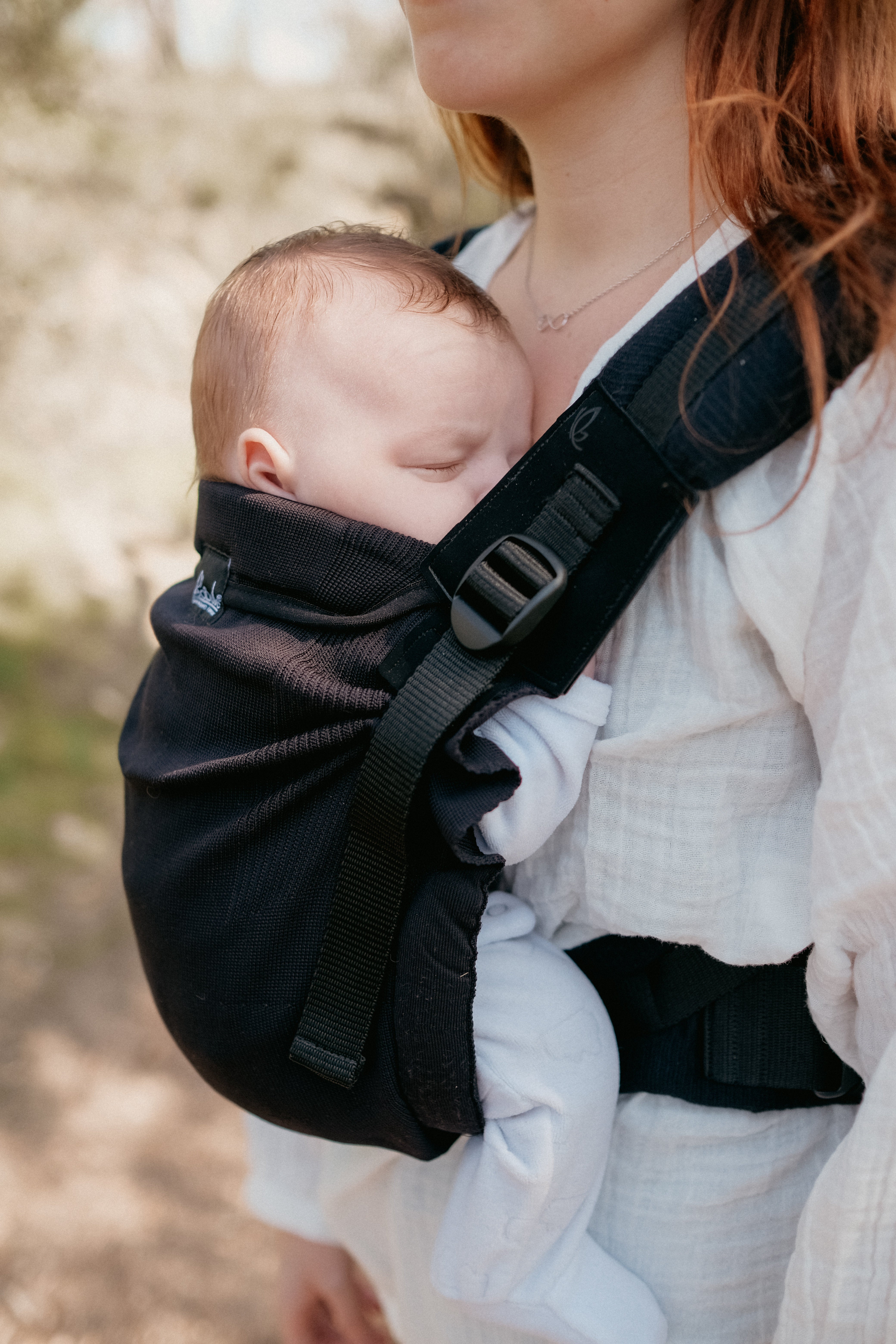 Preformed Baby Carrier My Neo: easy carrying for the first year of